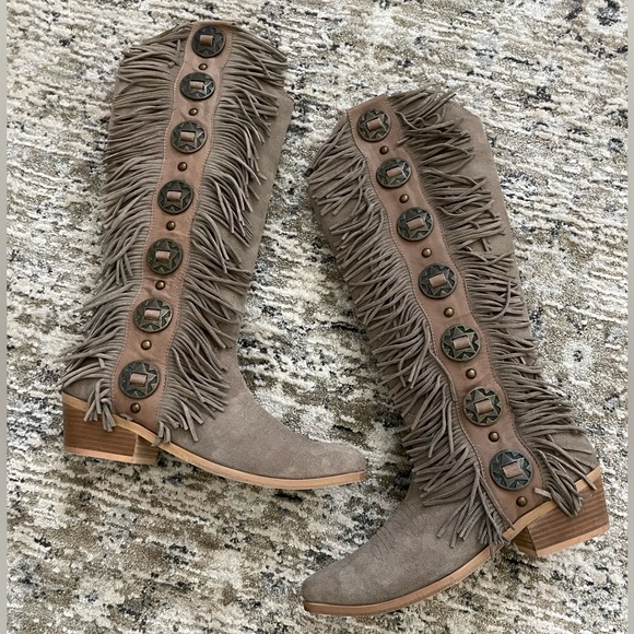 Naughty Monkey Tall Fringe Boots Size 8 Suede Taupe Rodeo Doll - Picture 8 of 10